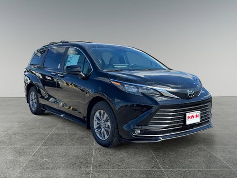 New 2026 Toyota Sienna XLE AWD/4WD image 8