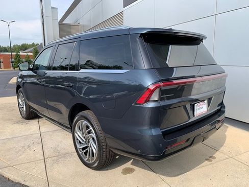 Certified 2025 Lincoln Navigator Reserve AWD/4WD image 3