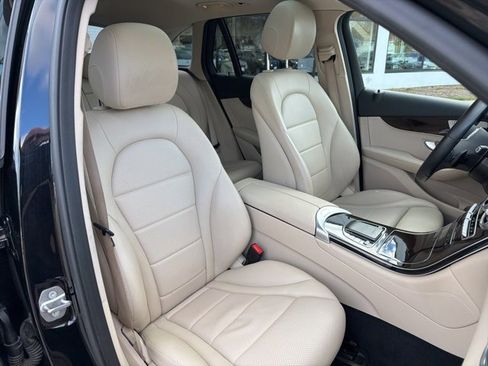 Used 2021 Mercedes-Benz GLC 300 4MATIC image 23