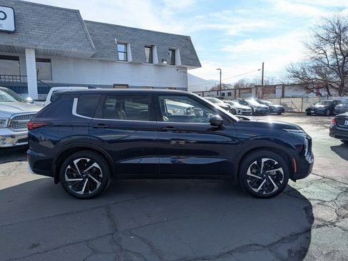 Used 2024 Mitsubishi Outlander SE image 2