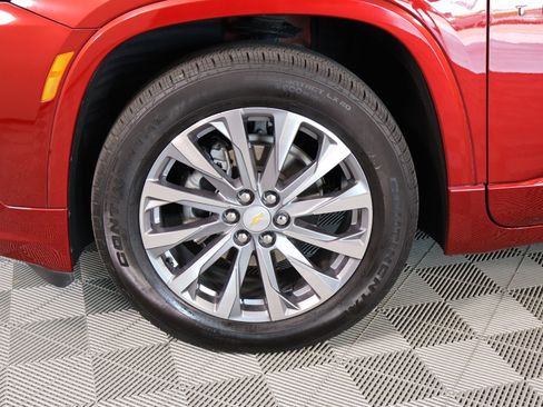 Used 2023 Chevrolet Traverse Premier FWD image 19