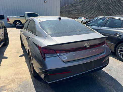 Used 2025 Hyundai Elantra Sport image 4