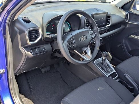 Used 2025 Hyundai Venue SE image 13