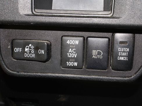 Used 2019 Toyota Tacoma TRD Off-Road AWD/4WD image 8