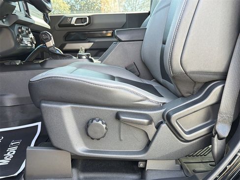 Used 2022 Ford Bronco Black Diamond image 18