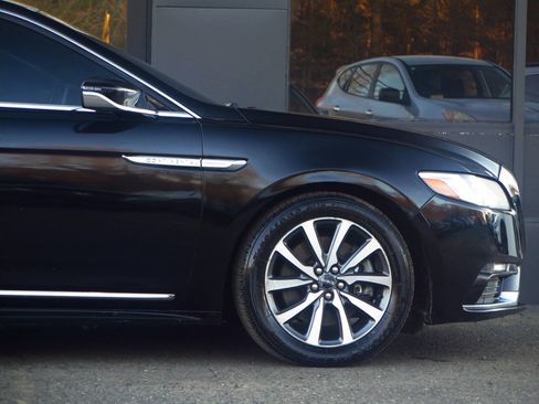 Used 2017 Lincoln Continental Premiere image 27