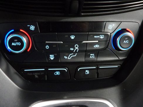 Used 2017 Ford C-MAX Energi SE image 16