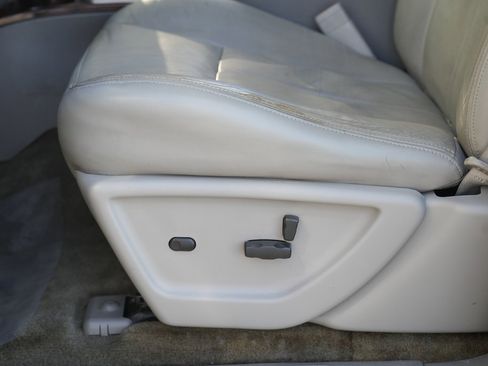 Used 2009 GMC Envoy Denali w/ Sun And 6-Disc Cd Package image 24