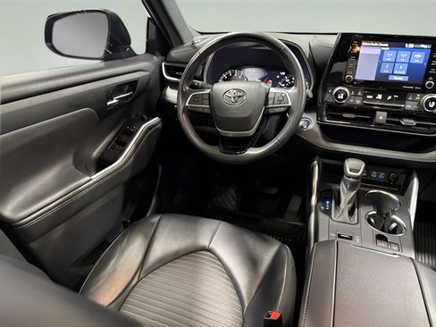 Used 2022 Toyota Highlander XSE FWD image 26