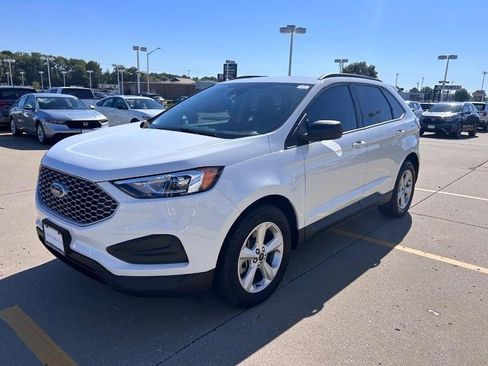 Used 2023 Ford Edge SE image 6