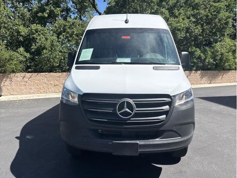 Used 2024 Mercedes-Benz Sprinter 2500 image 4