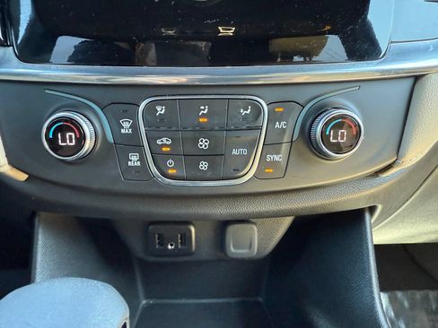 Used 2023 Chevrolet Traverse LS AWD/4WD image 27