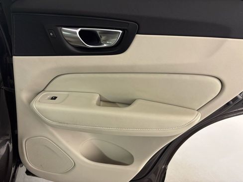 Used 2022 Volvo XC60 B5 Inscription w/ Advanced Package image 38