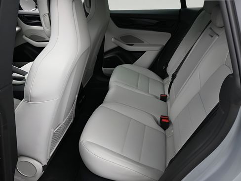 Certified 2025 Porsche Macan 4S Electric AWD/4WD image 7