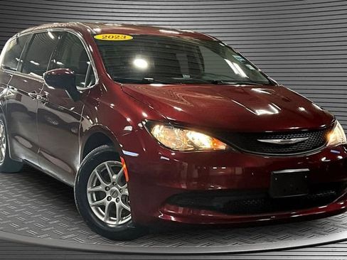 Used 2023 Chrysler Voyager LX FWD image 3
