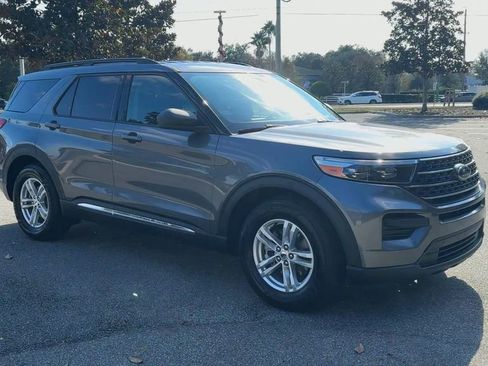 Used 2022 Ford Explorer XLT image 2