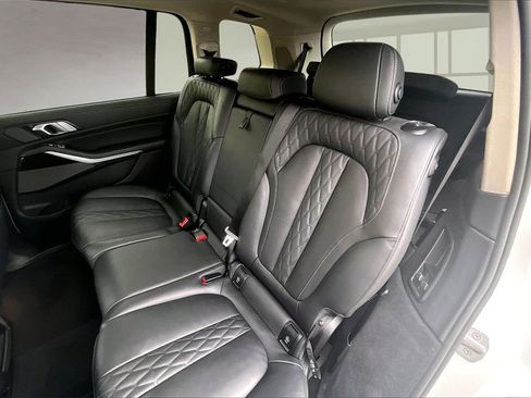 Used 2025 BMW X7 xDrive40i image 27