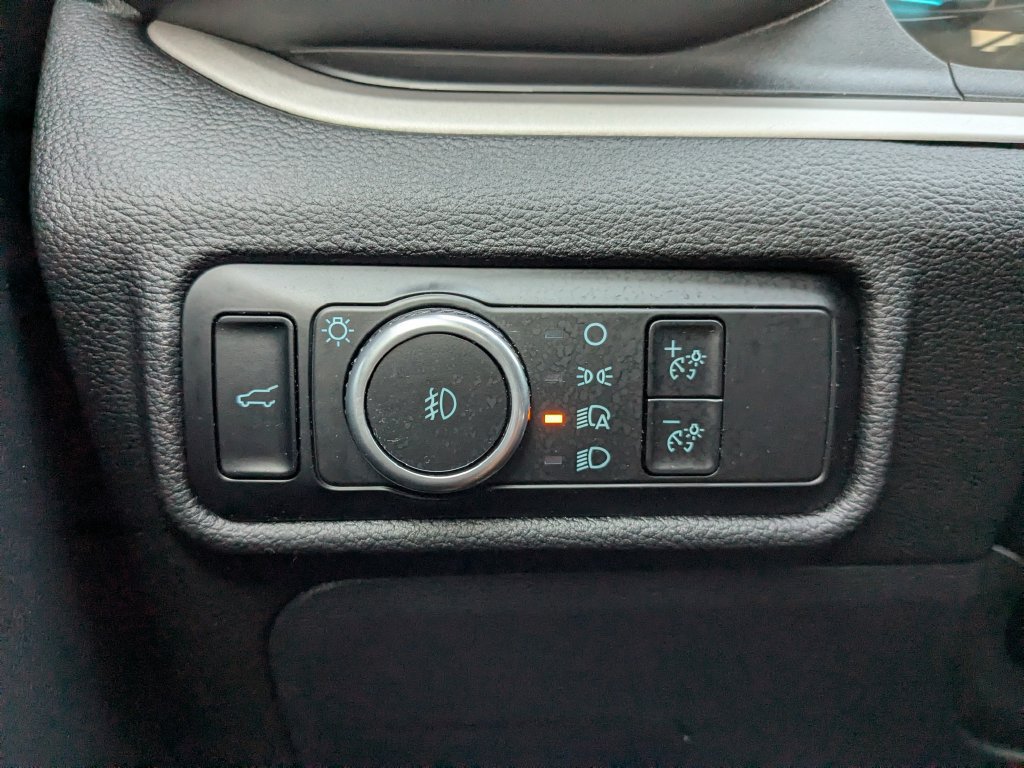 Used 2024 Ford Explorer XLT w/ Equipment Group 202A AWD/4WD image 5
