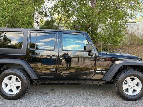 Used 2018 Jeep Wrangler Unlimited Sport S AWD/4WD image 5