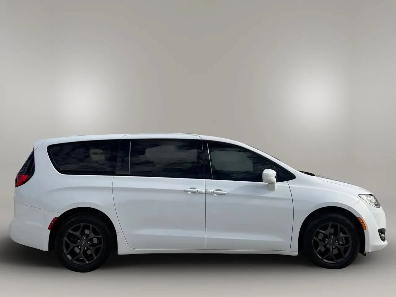 Used 2020 Chrysler Pacifica Touring w/ S Appearance Package FWD image 9