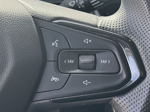 Used 2025 Chevrolet Trax LS w/ LS Convenience Package FWD image 25