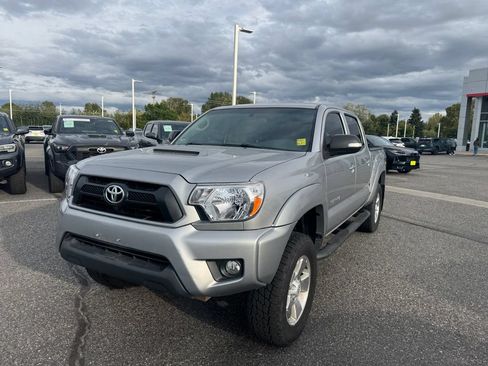 Used 2015 Toyota Tacoma 4x4 Double Cab w/ TRD Sport Package image 2