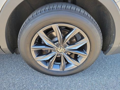 Certified 2023 Volkswagen Tiguan SE w/ Panoramic Sunroof Package image 29