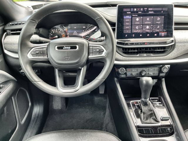 Used 2024 Jeep Compass Latitude AWD/4WD image 12