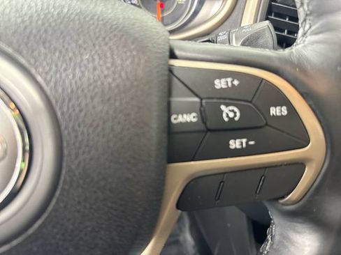Used 2016 Jeep Cherokee Sport w/ Cold Weather Group AWD/4WD image 14