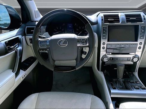 Used 2018 Lexus GX 460 Luxury w/ Preferred Accessory Package AWD/4WD image 8
