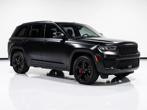 Used 2023 Jeep Grand Cherokee Altitude AWD/4WD image 21