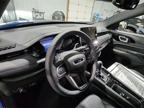 New 2026 Jeep Compass Latitude image 10