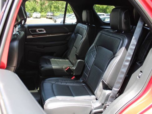 Used 2017 Ford Explorer Platinum AWD/4WD image 30