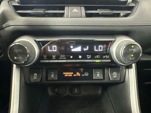 Used 2021 Toyota RAV4 XLE w/ Convenience Package AWD/4WD image 18