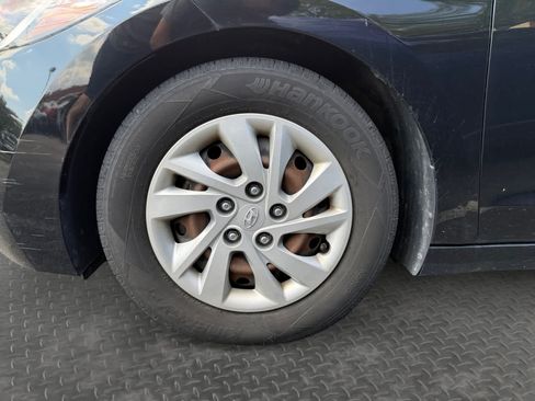 Used 2017 Hyundai Elantra SE FWD image 4