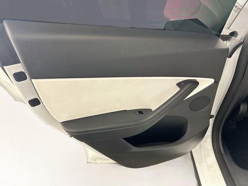 Used 2021 Tesla Model Y Long Range AWD/4WD image 28