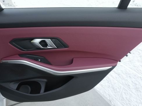 Certified 2025 BMW 330i Sedan RWD image 32