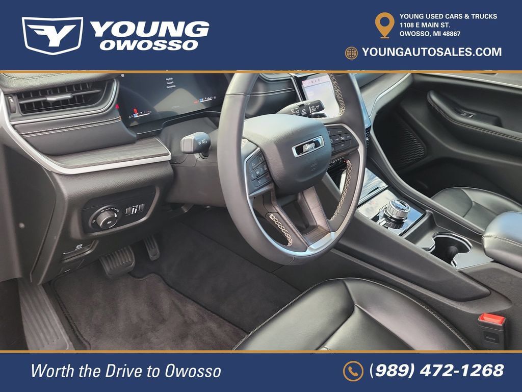 Used 2024 Jeep Grand Cherokee Limited w/ Black Appearance Package AWD/4WD image 9