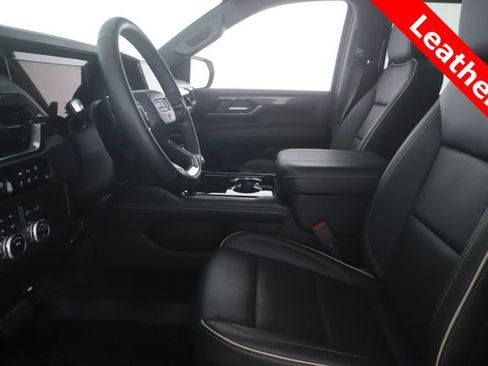 Used 2025 GMC Yukon Elevation w/ Technology Package AWD/4WD image 16