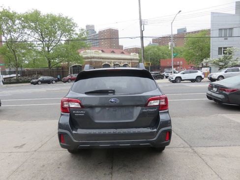 Used 2018 Subaru Outback 2.5i Limited AWD/4WD image 8