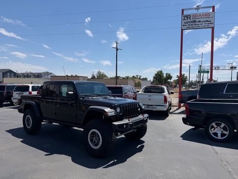 Used 2021 Jeep Gladiator Rubicon w/ Cold Weather Group AWD/4WD image 1