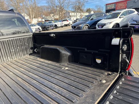 Used 2022 Toyota Tacoma TRD Off-Road image 13