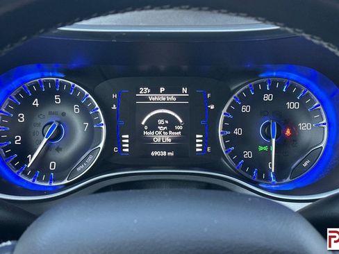 Used 2019 Chrysler Pacifica Touring Plus w/ S Appearance Package image 35