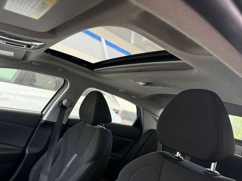 Used 2025 Hyundai Elantra SEL FWD image 28