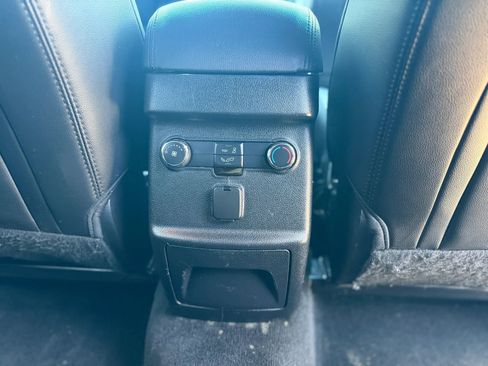 Used 2017 Ford Explorer XLT w/ Equipment Group 202A AWD/4WD image 36