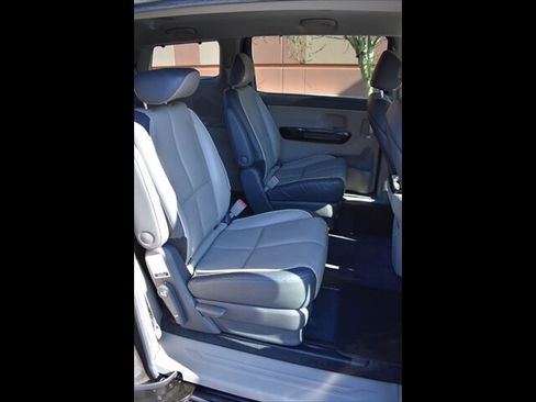 Used 2016 Kia Sedona SX image 26