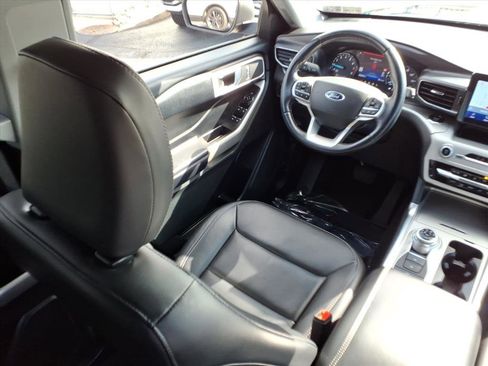 Certified 2022 Ford Explorer XLT w/ Equipment Group 202A image 15