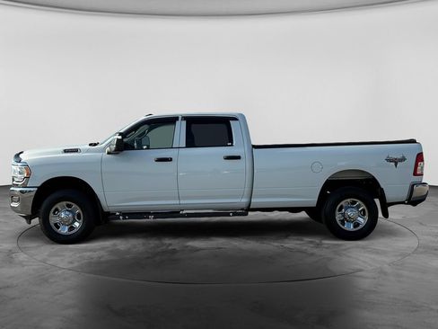 Used 2024 RAM 2500 Tradesman w/ Chrome Appearance Group AWD/4WD image 6