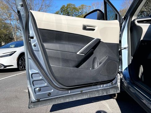 Certified 2024 Toyota Corolla Cross L image 20