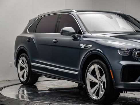 Used 2023 Bentley Bentayga Extended Wheelbase AWD/4WD image 25